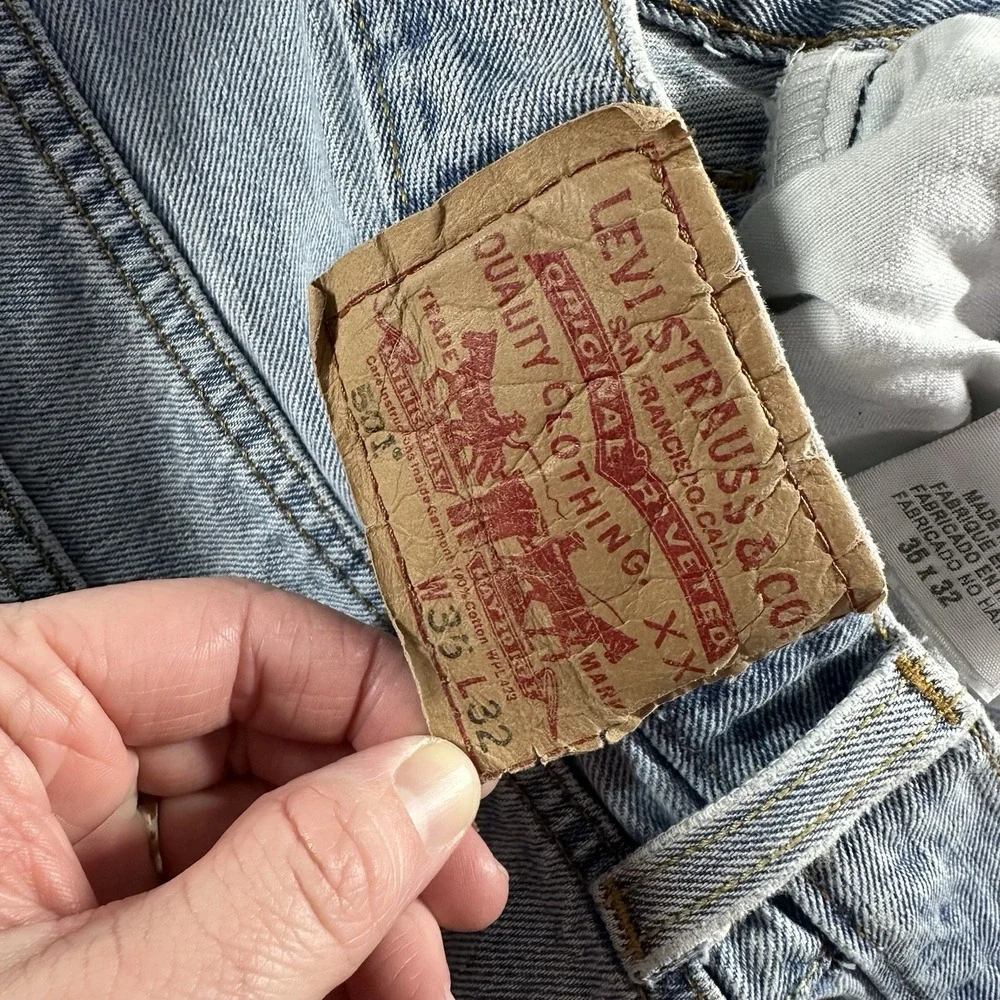 VINTAGE Levi's 501 Jeans Mens 35x32 (Fits 34x30) Light‎ Wash Distressed Classic